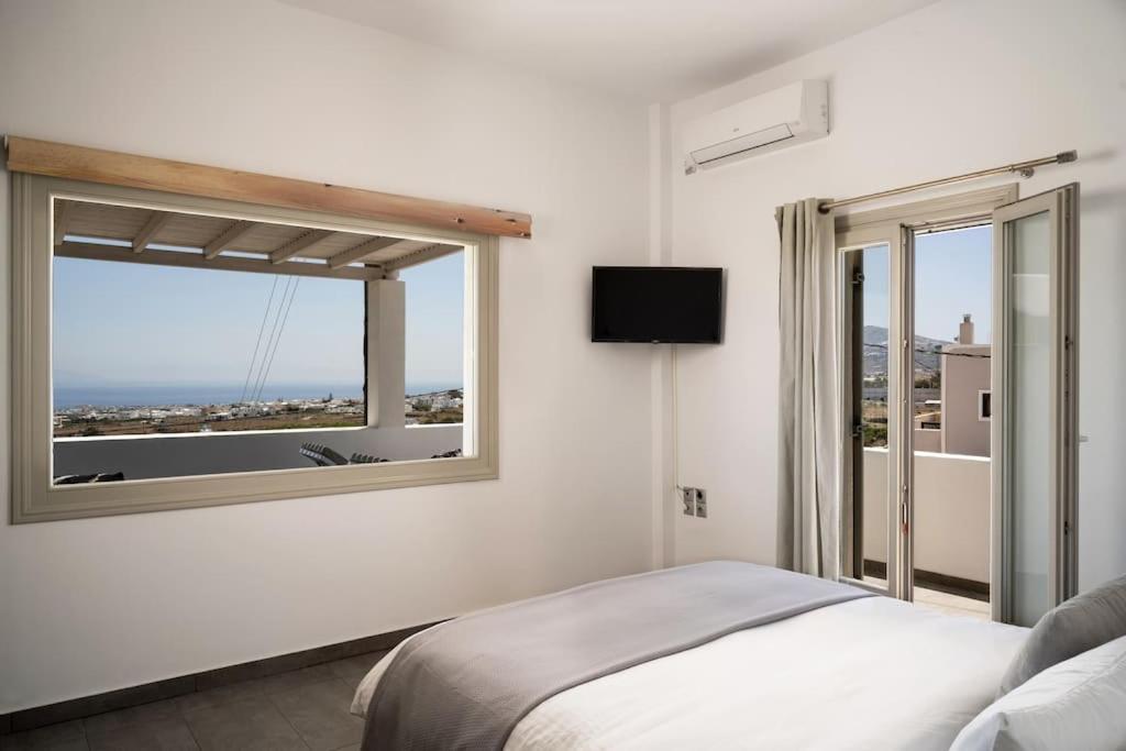 In The Heart Of Fira & Free Pool - Nychteri Suite Экстерьер фото