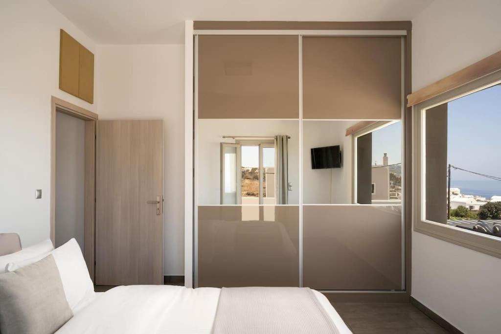 In The Heart Of Fira & Free Pool - Nychteri Suite Экстерьер фото