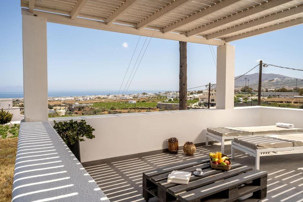 In The Heart Of Fira & Free Pool - Nychteri Suite Экстерьер фото