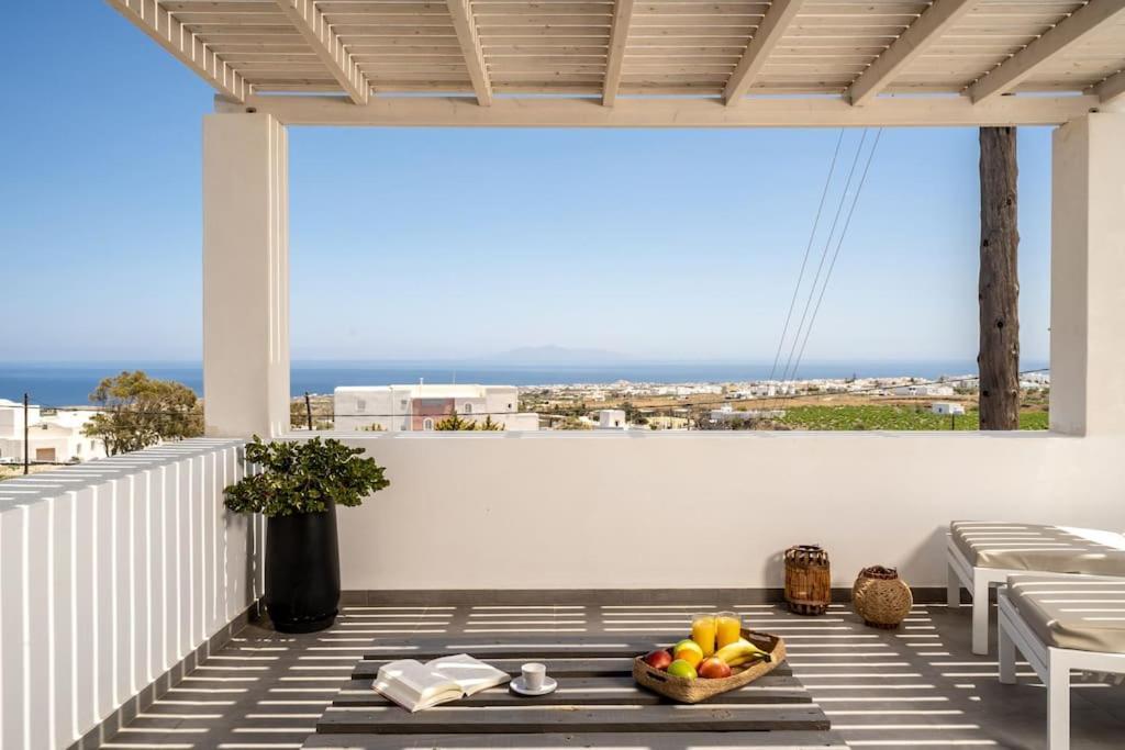 In The Heart Of Fira & Free Pool - Nychteri Suite Экстерьер фото